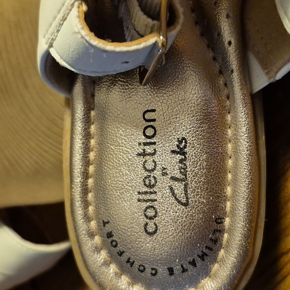 Clarks Collection Reyna Glam Flat Sandal In White. Women's Size 5 - Picture 3 of 3